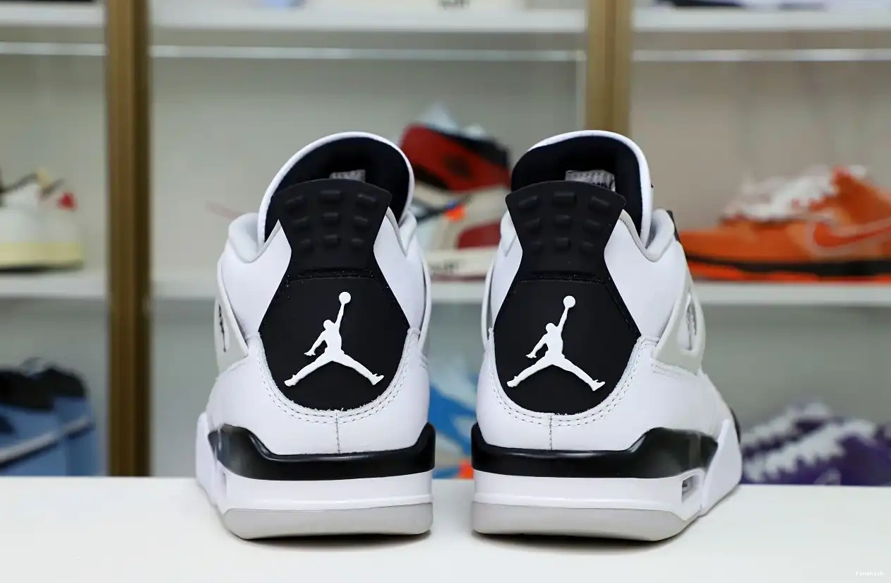JORDAN MILITARY AIR BLACK 4 0407